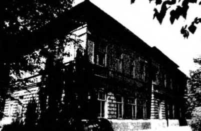 Главное здание Красносельской художественно-ремесленной мастерской